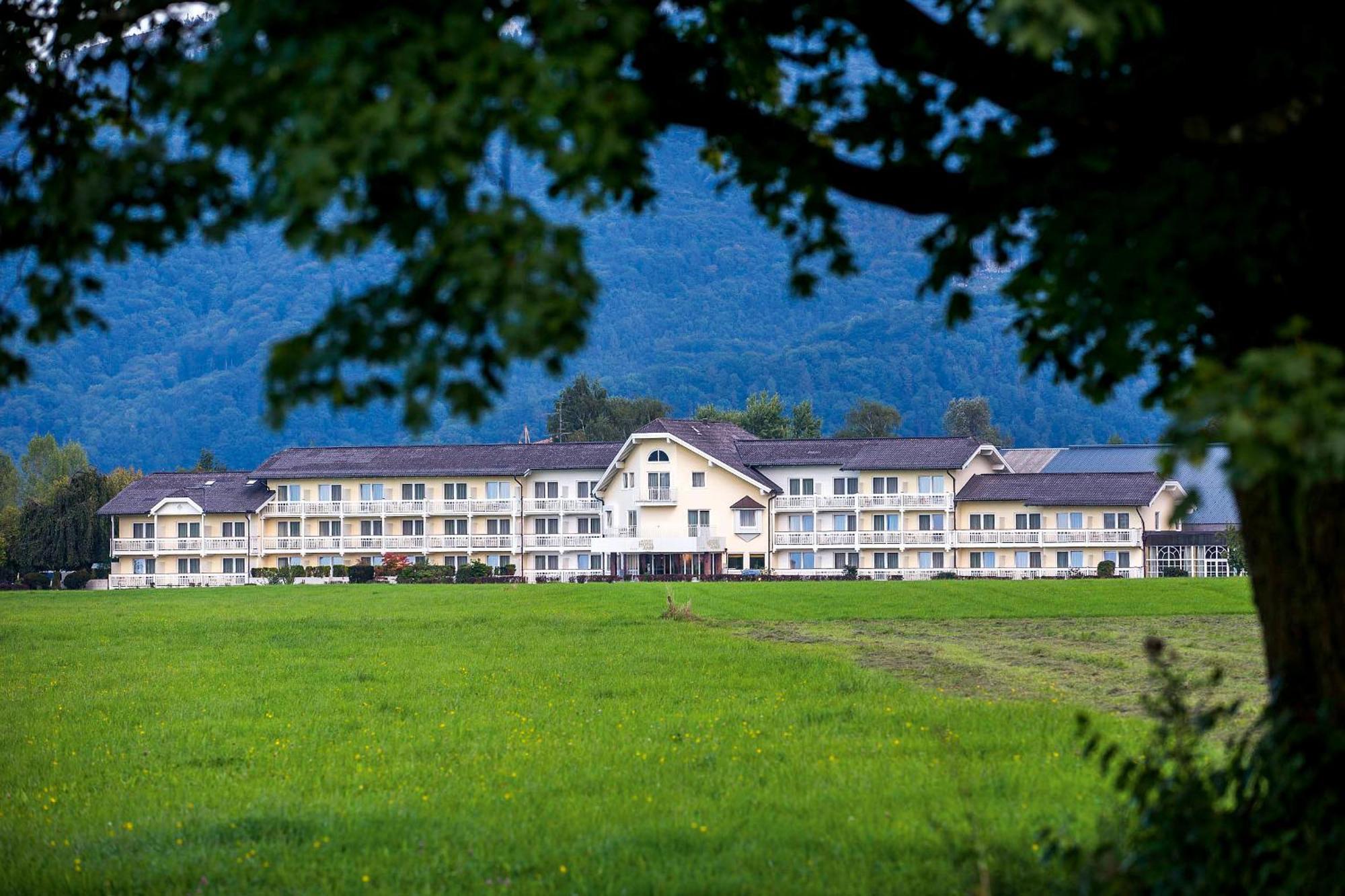 Momentum Hotel Anif Ngoại thất bức ảnh